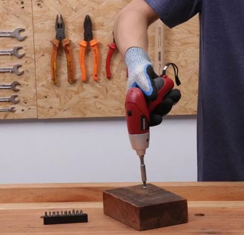 Parafusadeira Mondial a Bateria 4,8V – Velocidade Reversível 12 Peças FPF-05