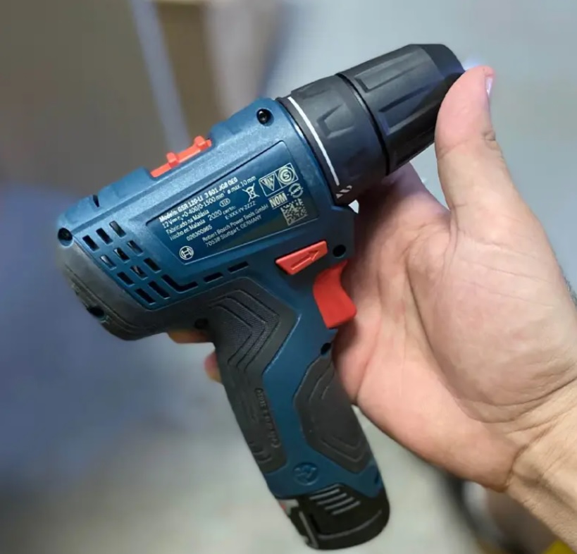 Parafusadeira e Furadeira a Bateria de 3/8″ Bosch GSR 120-LI, 12V, com 1 Bateria 2,0Ah e Carregador Rápido – Bivolt