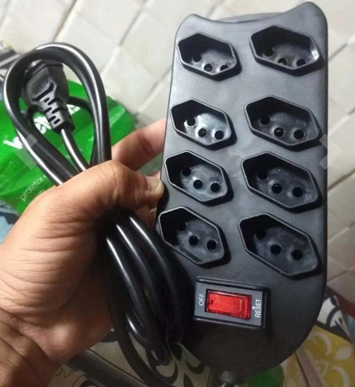 Protetor Eletronico Intelbras com 8 tomadas EPE 1008+ Preto