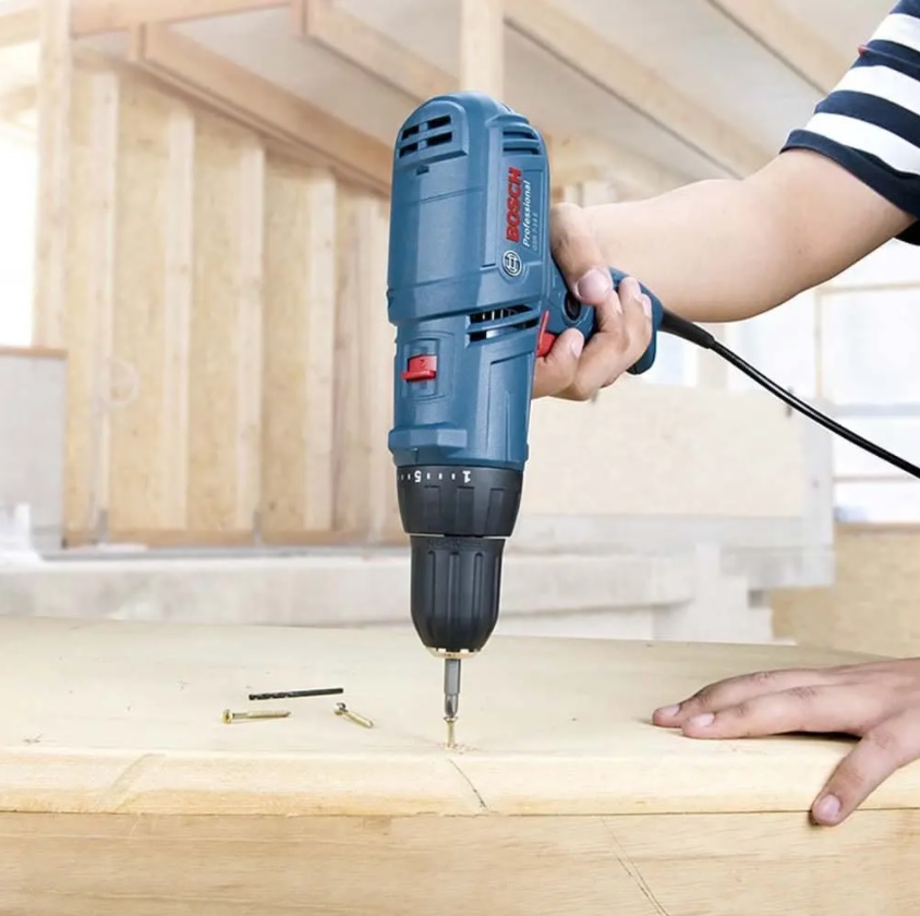 Parafusadeira e Furadeira Bosch GSR 7-14 E 400W 220V cabo de 4m