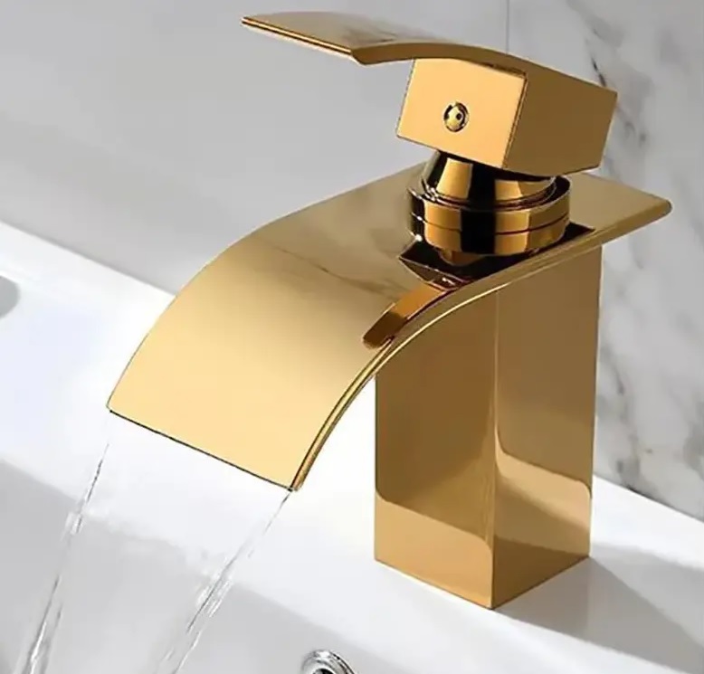 Torneira Prizi Cascata Monocomando Dourada