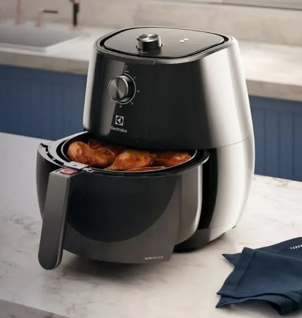 Fritadeira Elétrica Sem Óleo/Air Fryer Electrolux - Efficient EAF10 ...