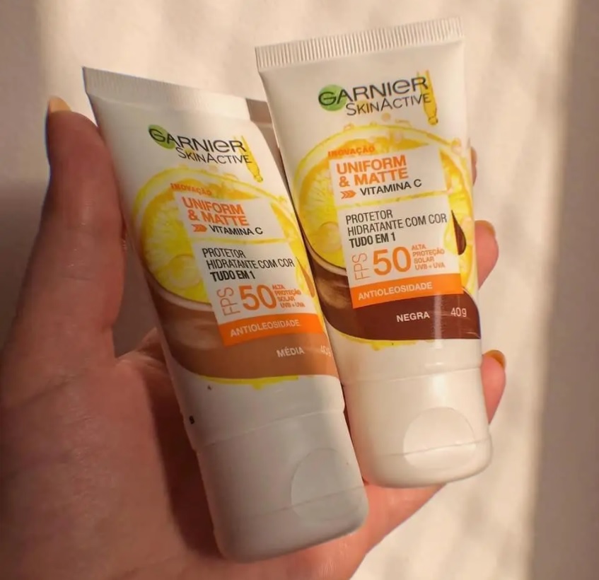 Protetor Hidratante Facial Garnier Uniform & Matte Vitamina C FPS 50 Cor Negra, 40g