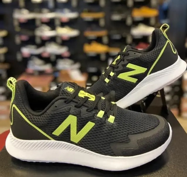 Tênis New Balance Ryval