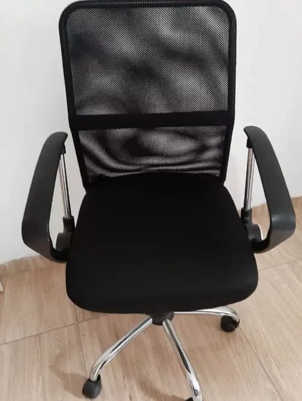 Cadeira de Escritório Presidente Giratória Preta – PRE-004 AC Comercial