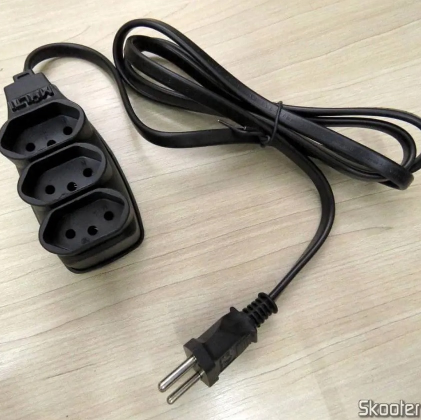 Extensão elétrica 10A Preta de 3 Tomadas Bipolar com cabo de 1.5m Multicraft, EXT3TBI1M