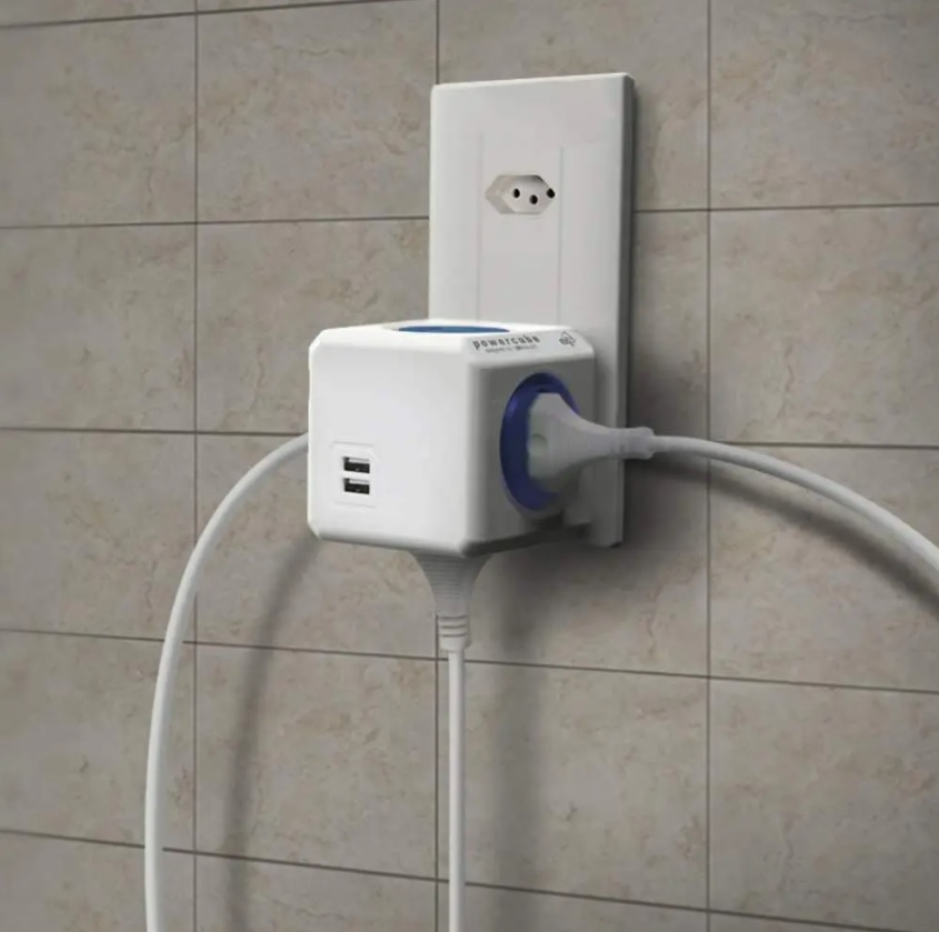 Multiplicador 4 Tomadas Bivolt + 2 USB 2.4A – PowerCube USB ELG – PWC-R4U, Azul e Branco