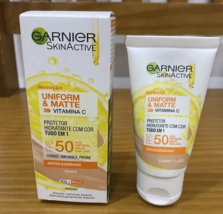 Protetor Hidratante Facial Garnier Uniform & Matte Vitamina C FPS 50 Cor Clara, 40g