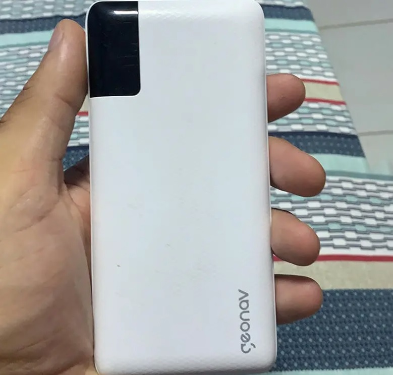 Carregador Portátil Universal 10.000mAh, 2 portas USB + 1 porta USB-C, Led Indicador de bateria, Branco, PB10KWT,Geonav