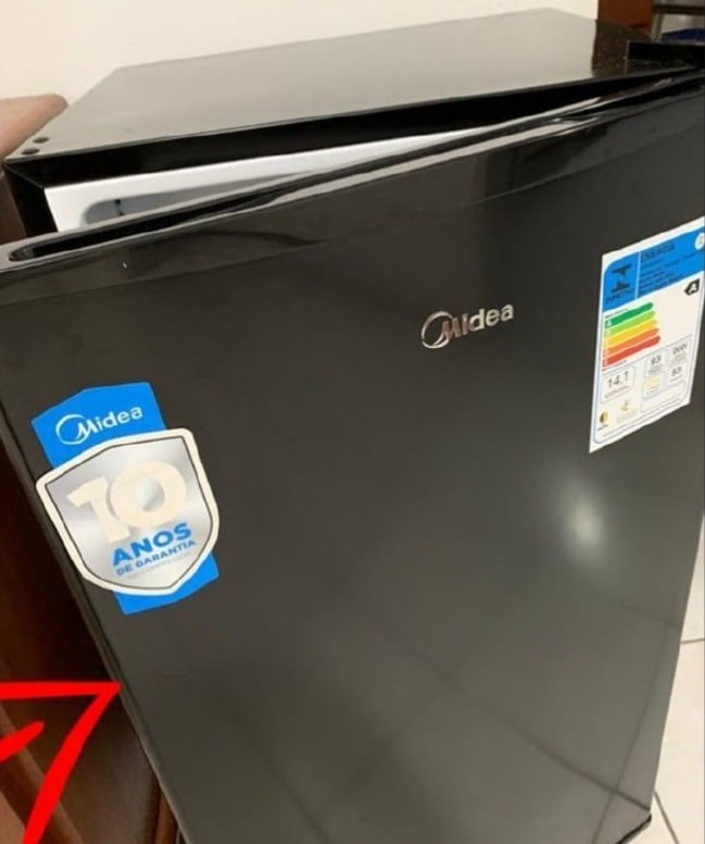 Frigobar Midea 93 Litros Black Edition – 220V