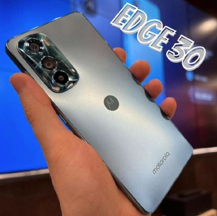 Smartphone Motorola Edge 30 256GB Azul 5G – Octa-Core 8GB RAM 6,5” Câm. Tripla + Selfie 32MP