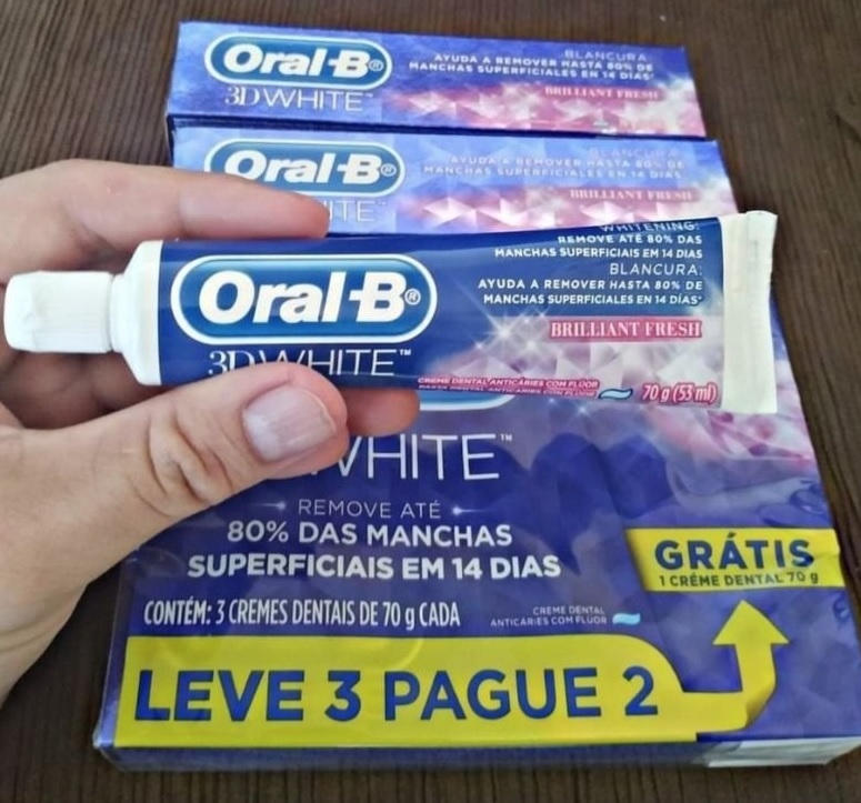 Oral-B Creme Dental Clareador 3D White Brilliant Fresh 70G – 3 Unidades