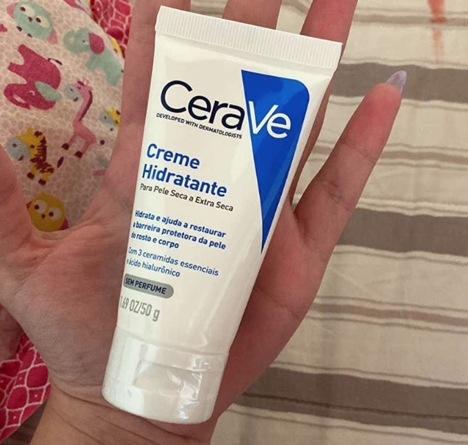 CeraVe, Creme Hidratante Corporal, com textura Cremosa e Ácido Hialurônico, 50g