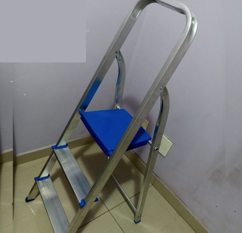 Escada Mor 5101 em Alumínio com 3 Degraus