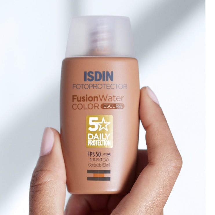 Protetor Solar Facial ISDIN Fusion Water 5 Stars Color FPS 50 – Cor Escura