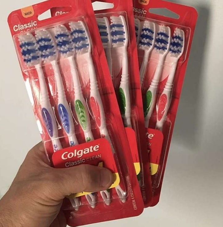Escova Dental Colgate Classic Clean, Macia, 4 Unidades, Cores sortidas