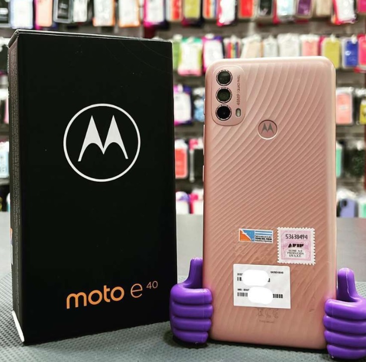 Smartphone Motorola Moto e40 64GB – 4GB RAM Tela 6,5” Câm. Tripla + Selfie 8MP