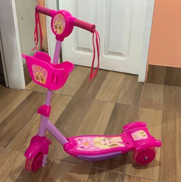 Patinete com Cesta Luz e Som Rosa, DM Radical