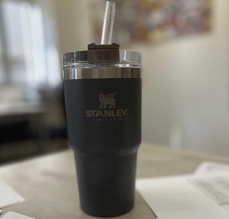 Stanley Copo de viagem Adventure Quencher 590 ml Carvão
