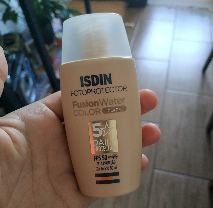 Protetor Solar Facial ISDIN Fusion Water 5 Stars Color FPS 50 – Cor Clara
