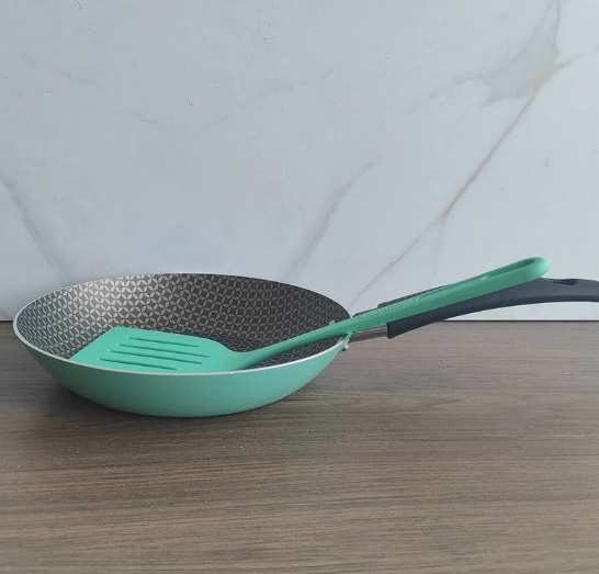 Frigideira 22 Centímetros com Espátula Menta Aluminio Antiaderente Linha Color Multiflon