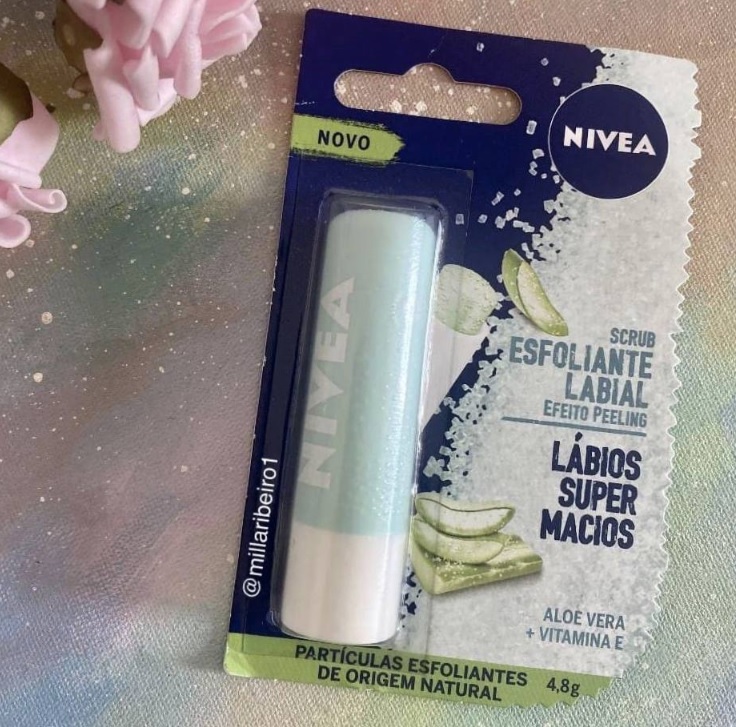 NIVEA Esfoliante Labial Scrub Aloe Vera – Renova os lábios com efeito peeling, previne as pelinhas e deixa os lábios macios e hidratados, sem cor – 4,8g