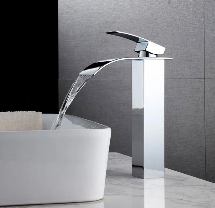 Torneira Cascata Alta com Misturador Monocomando Cromada de Bancada Belcca TCA01C-BL