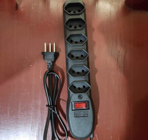 Filtro de Linha com Disjuntor 6T Force Line, Acessórios para Computador, Preto