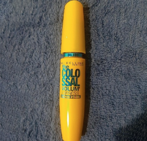 Máscara de Cílios Maybelline The Colossal Volum’ Express à Prova D’água Preto 9,2ml