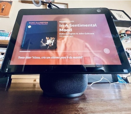 Novo Echo Show 10: Smart Display HD de 10,1″ com movimento e Alexa – cor Preta