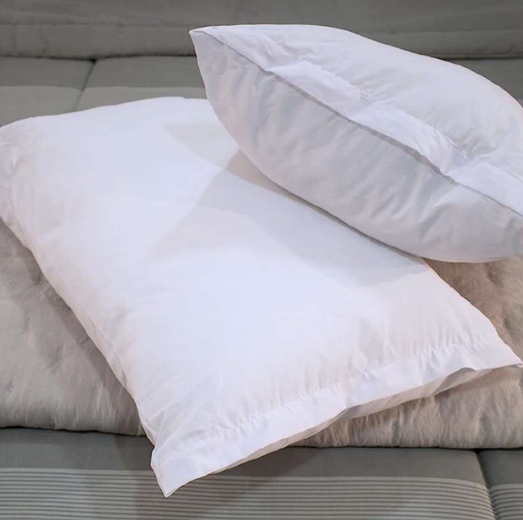 Travesseiro Toque de Pluma – Plumax Percal – Integralmente lavável em máquina – P/ fronhas 50×70 cm – Fibrasca, Branco