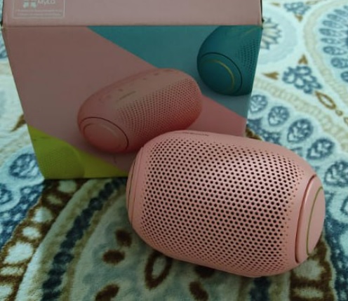 Caixa De Som Bluetooth LG Xboom Go Bubble Gum PL2 Jellybean 5W RMS Sound Boost Rosa Bivolt
