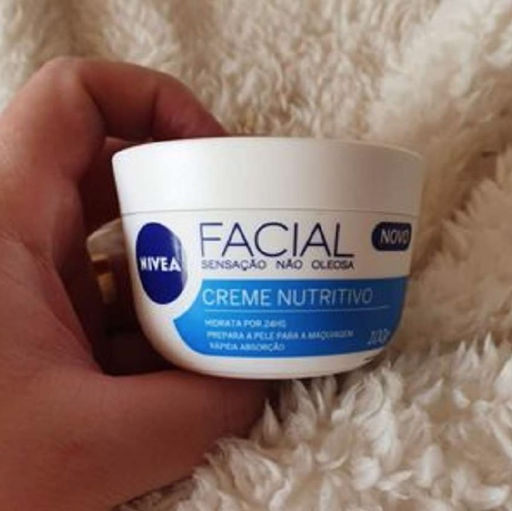 NIVEA Creme Facial Nutritivo 100g – Sua fórmula à base de água, Karité e Vitaminas hidrata por 24h sem deixar a pele oleosa