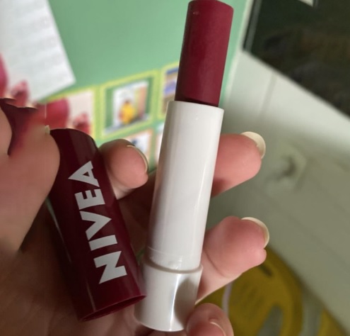 NIVEA Hidratante Labial Amora Shine 4,8 g