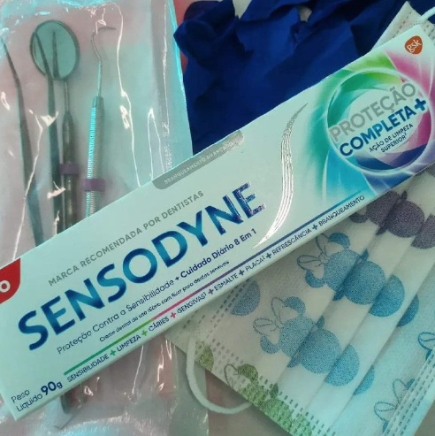 Sensodyne Creme Dental Proteção Completa para Dentes Sensiveis com Ação de Limpeza Profunda e Branqueamento, 90g