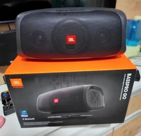 Caixa de Som JBL BassPro Go + Carregador
