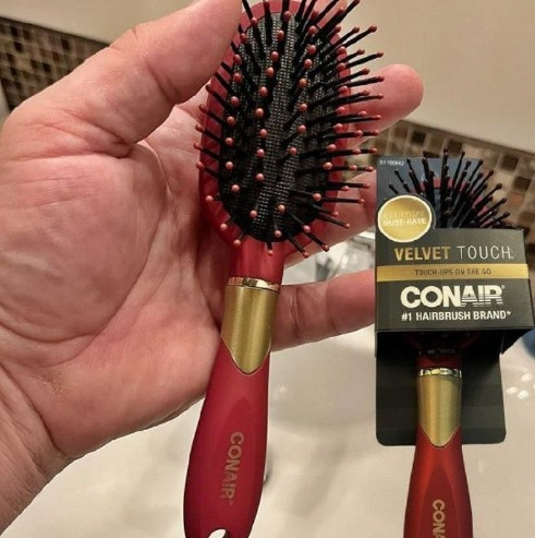 Conair Escova de cabelo Velvet Touch, tamanho médio – As cores podem variar