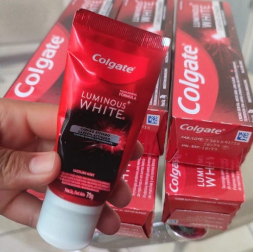Creme Dental Clareador Colgate Luminous White Carvão Ativado 70g