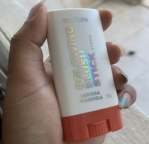 Océane, Blush em Bastão Pêssego Larissa Manoela Glowing Storm