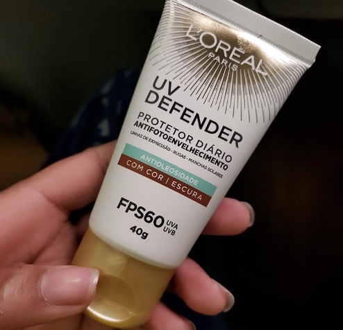 Protetor Solar Facial L’Oréal Paris UV Defender Antioleosidade Cor Escura FPS 60, 40g