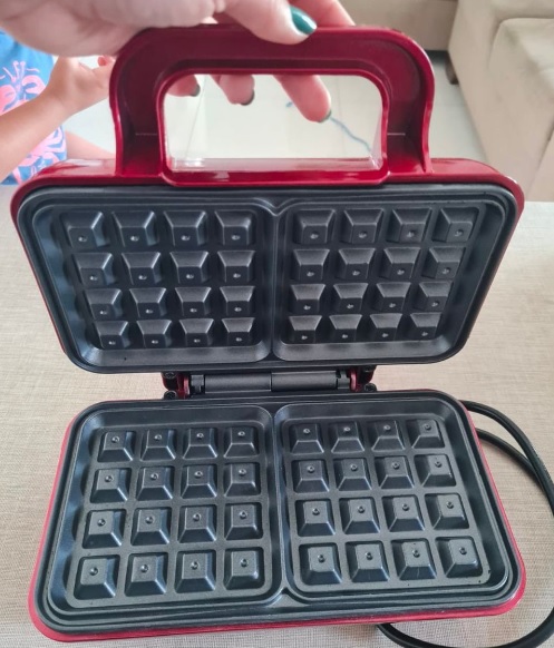 Waffle Maker Retrô Pwm01v Vermelho Com Prata Philco 220v