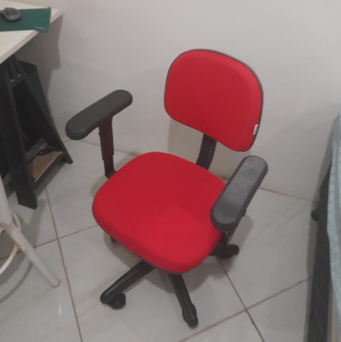 Cadeira de Escritório Secretária Giratória com braço regulável Gatilho Tecido â€” Qualiflex (Vermelho)
