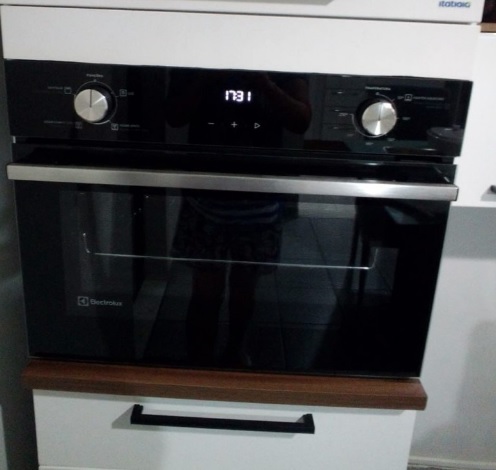 Electrolux FORNO DE EMBUTIR ELÉTRICO 127V 50L EFFICIENT COM PERFECTCOOK360 (OE4EH), Preta