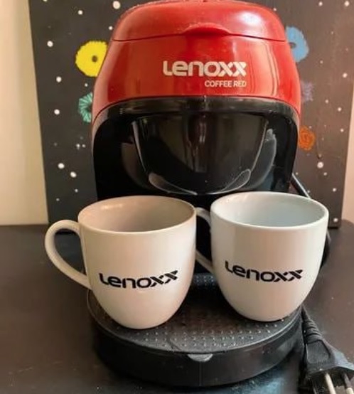 Cafeteira Elétrica Lenoxx PCA 031 Preta e Vermelha – 2 Xícaras 110v