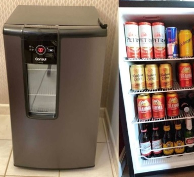 Cervejeira Consul Cor Titanium com 82L Display Na Porta Controle de Temperatura CZD12AT