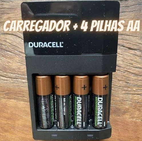 DURACELL – Carregador de Pilhas Recarregáveis AA e AAA Com 4 Pilhas AA