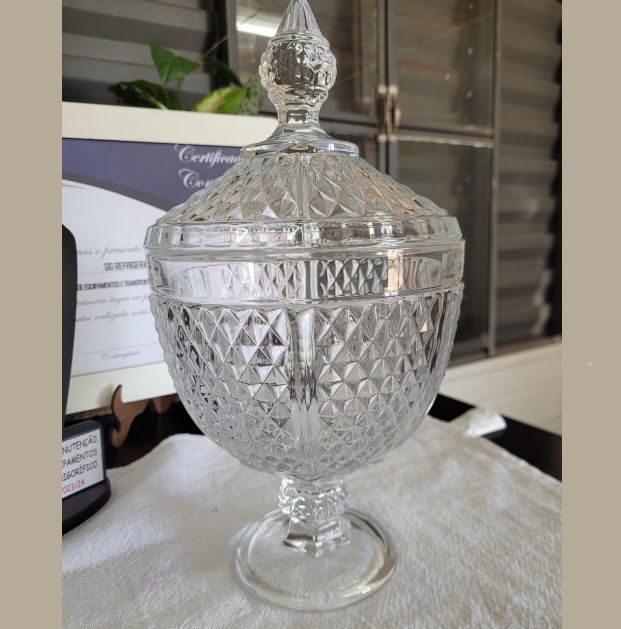 Potiche de Cristal com Pé Bico de Jaca Perseu 15cm x 28cm – Lyor