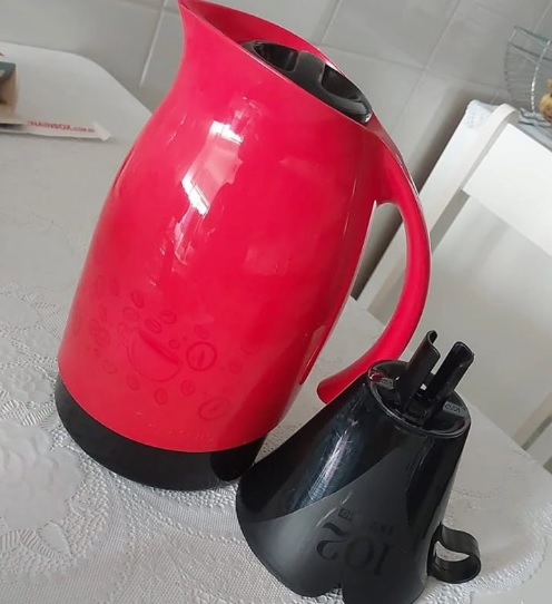 Conjunto de Bule Térmico Vermelho e Preto 700ml + Suporte para Filtro 102 – Sanremo