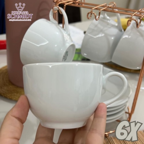 Estojo com 6 Xícaras de de Chá com Pires. Modelo Redondo Voyage Coup. Branca. Fabricado pela Porcelana Schmidt.