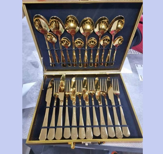 Jogo De Faqueiro Com Maleta Talher Luxo Dourado Em Inox 24pç